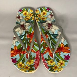 Bionic beach flip flops size 9.